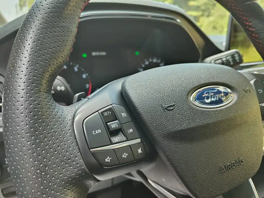 Ford Focus 2020 — фото 15