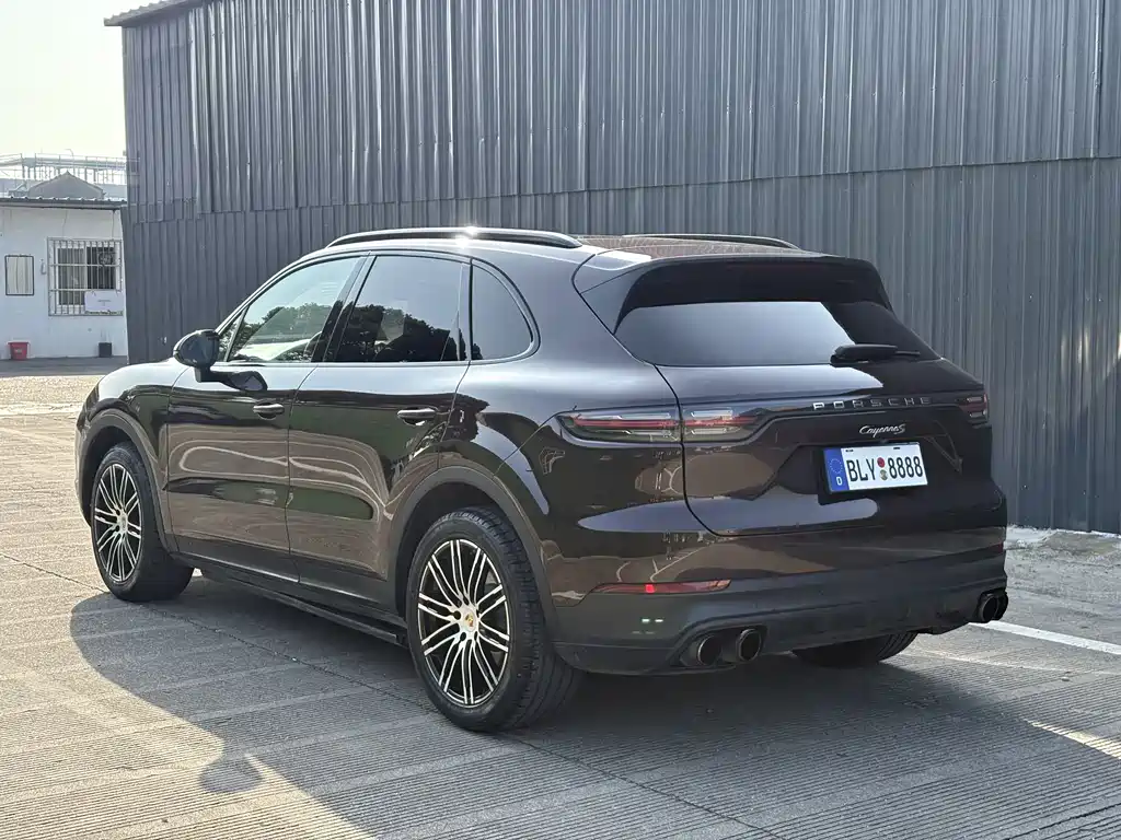 Porsche Cayenne 2017 — фото 8