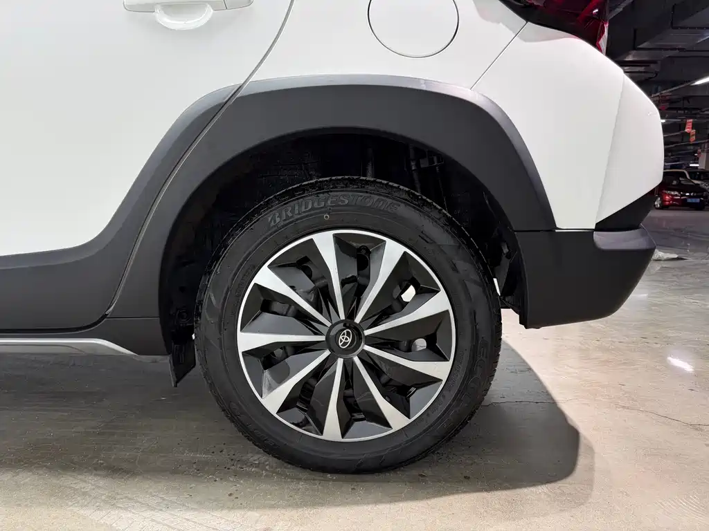 Toyota Yaris L 2022 — фото 25