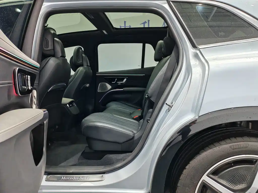 Mercedes-Benz EQS SUV 2023 — фото 12
