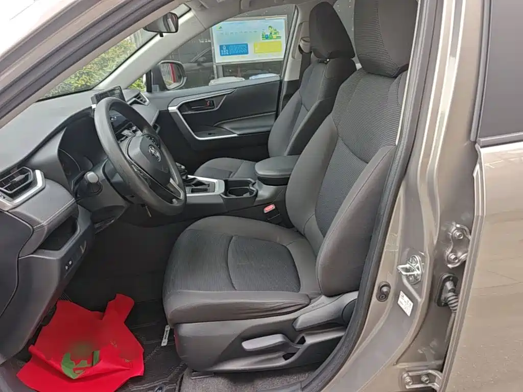Toyota RAV4 2022 — фото 15