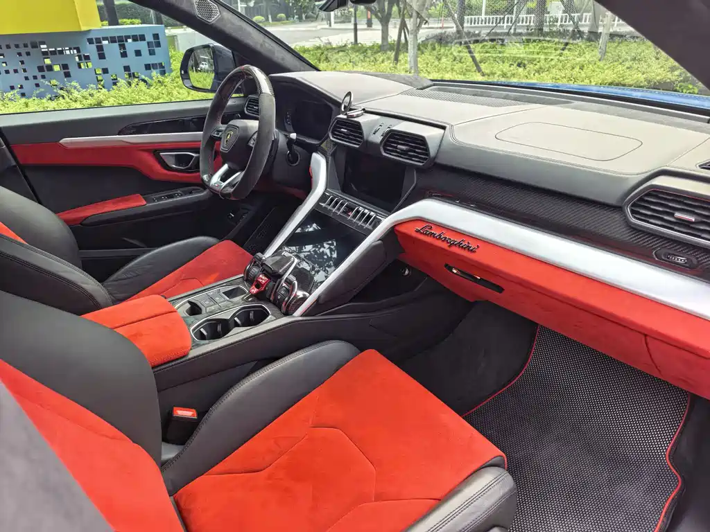 Lamborghini Urus 2019 — фото 14