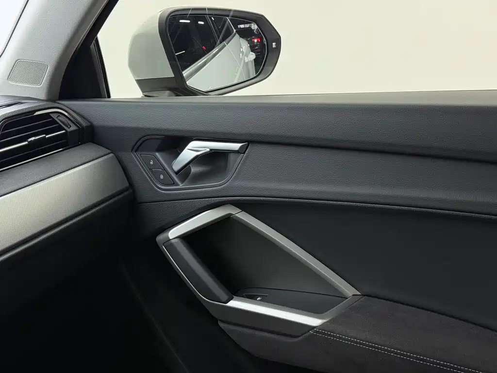 Audi Q3 2023 — фото 10