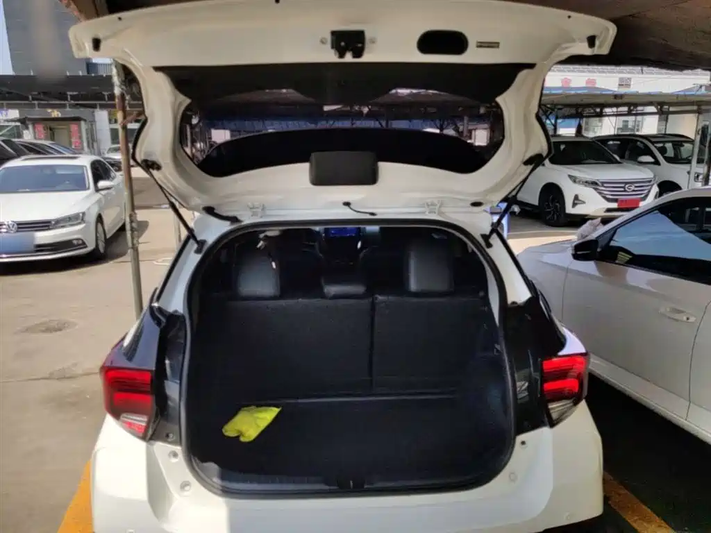 Toyota Yaris L 2020 — фото 19