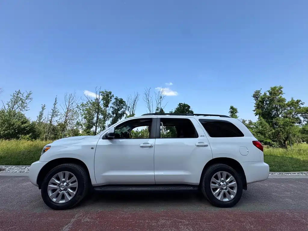Toyota Sequoia 2016 — фото 2