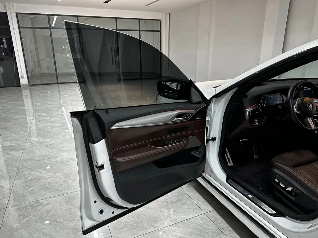 BMW 6 Series GT 2018 — фото 12