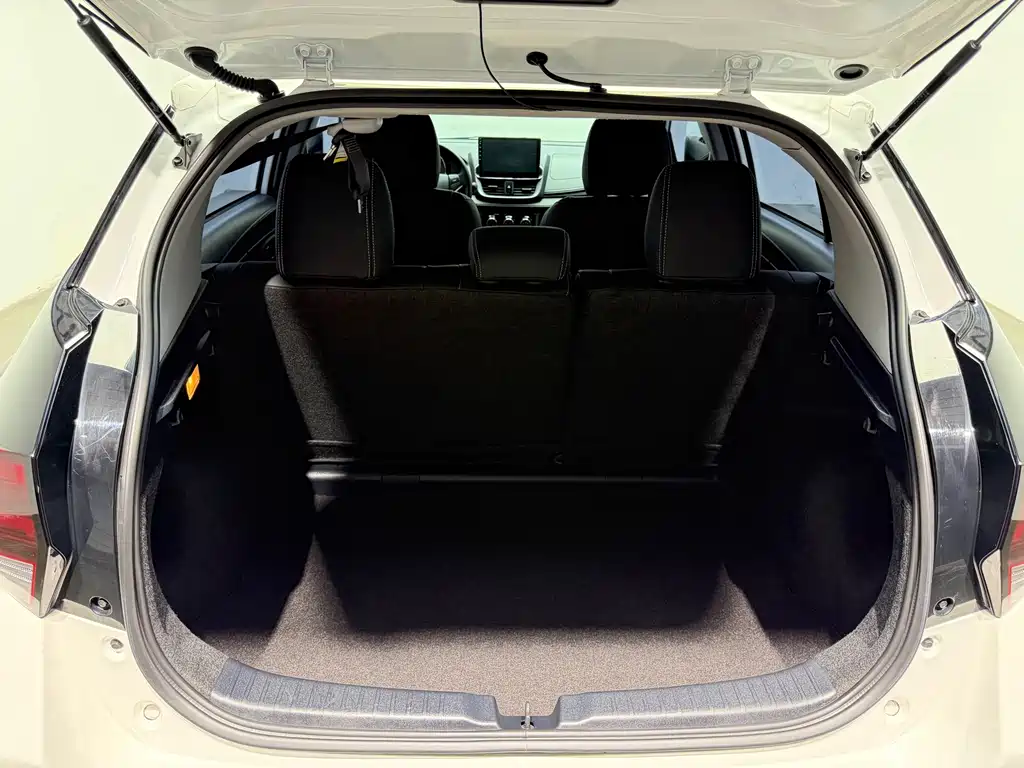 Toyota Yaris L 2022 — фото 28
