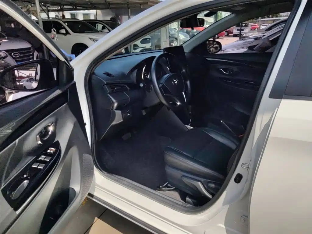 Toyota Yaris L 2020 — фото 16