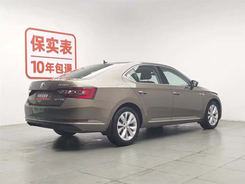 Skoda Superb 2018 — фото 2