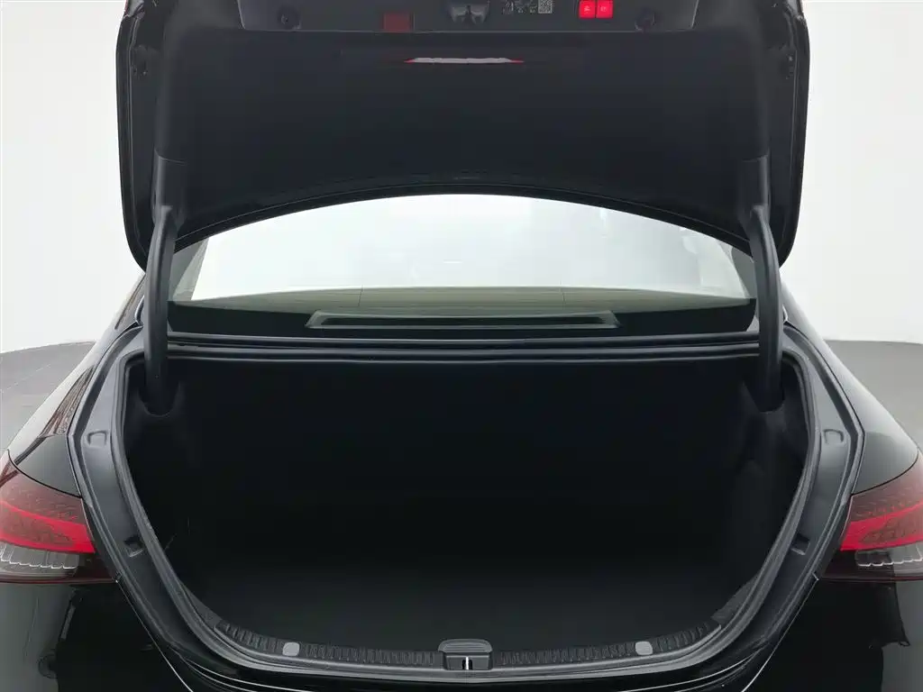 Mercedes-Benz E-Class 2023 — фото 16
