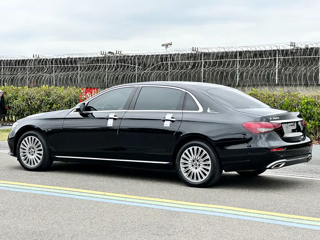 Mercedes-Benz E-Class 2023 — фото 5