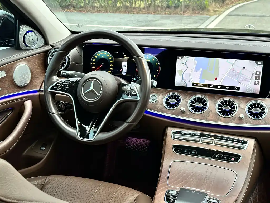 Mercedes-Benz E-Class 2023 — фото 13
