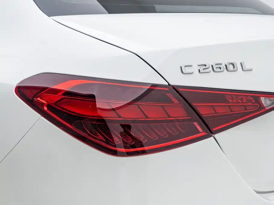Mercedes-Benz C-Class 2024 — фото 12