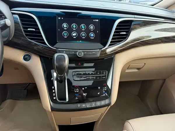 Buick GL8 2017