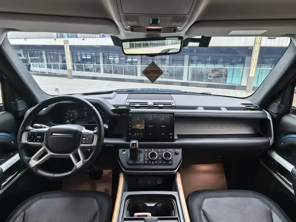 Land Rover Defender 2022