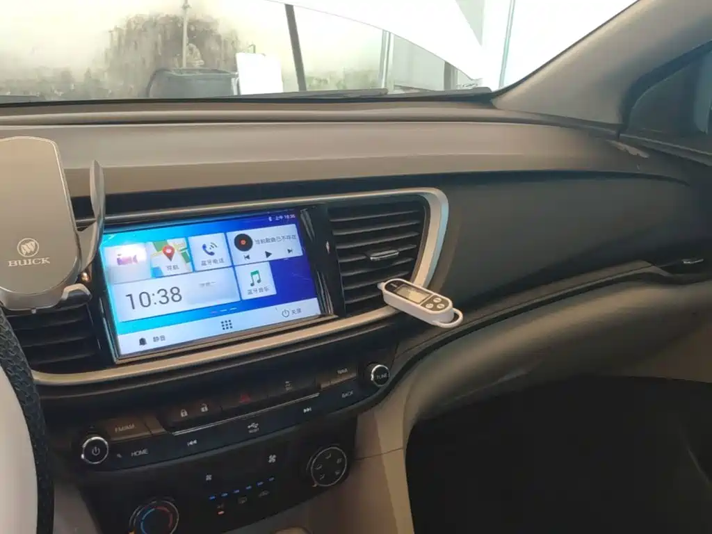 Buick Excelle 2017 — фото 10