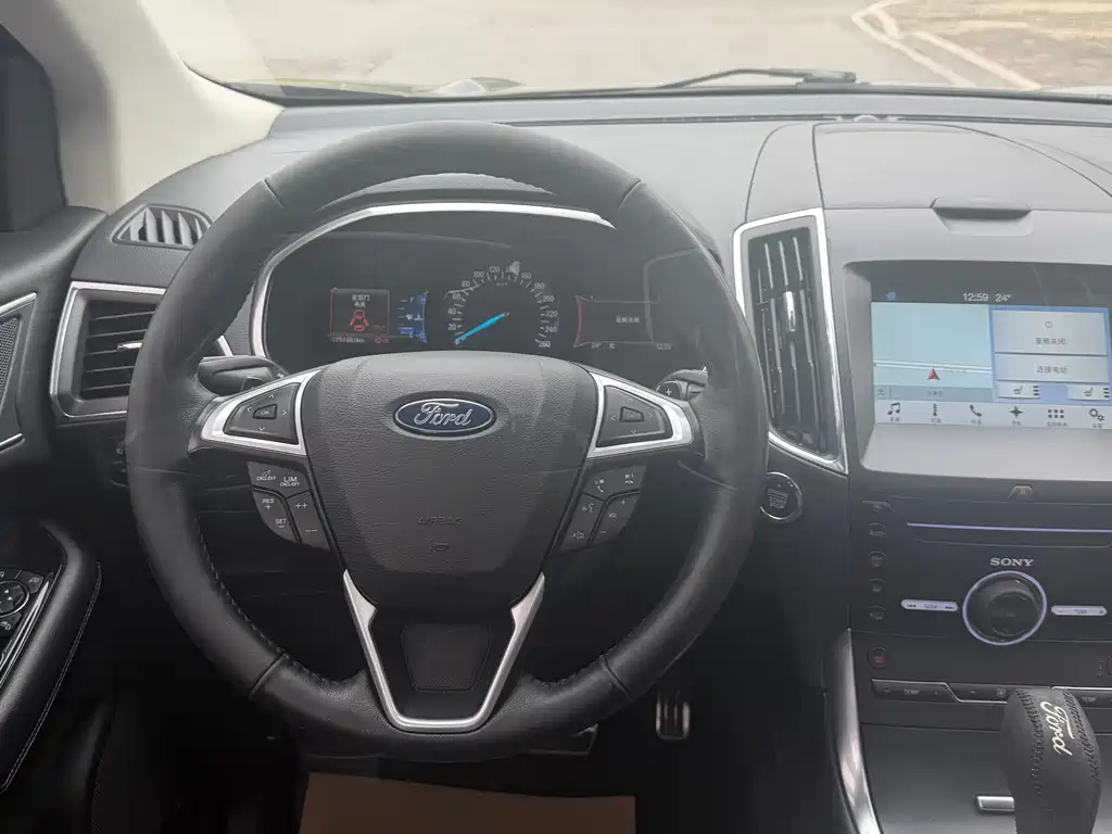 Ford Edge 2018 — фото 13
