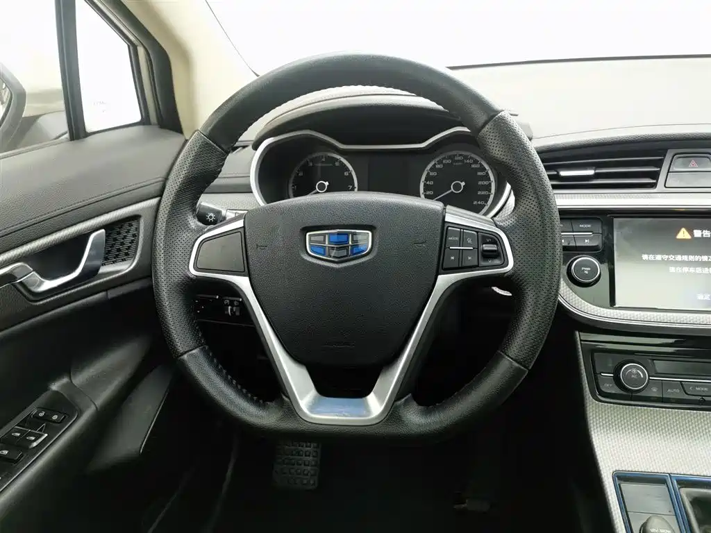 Geely Emgrand GS 2016 — фото 11