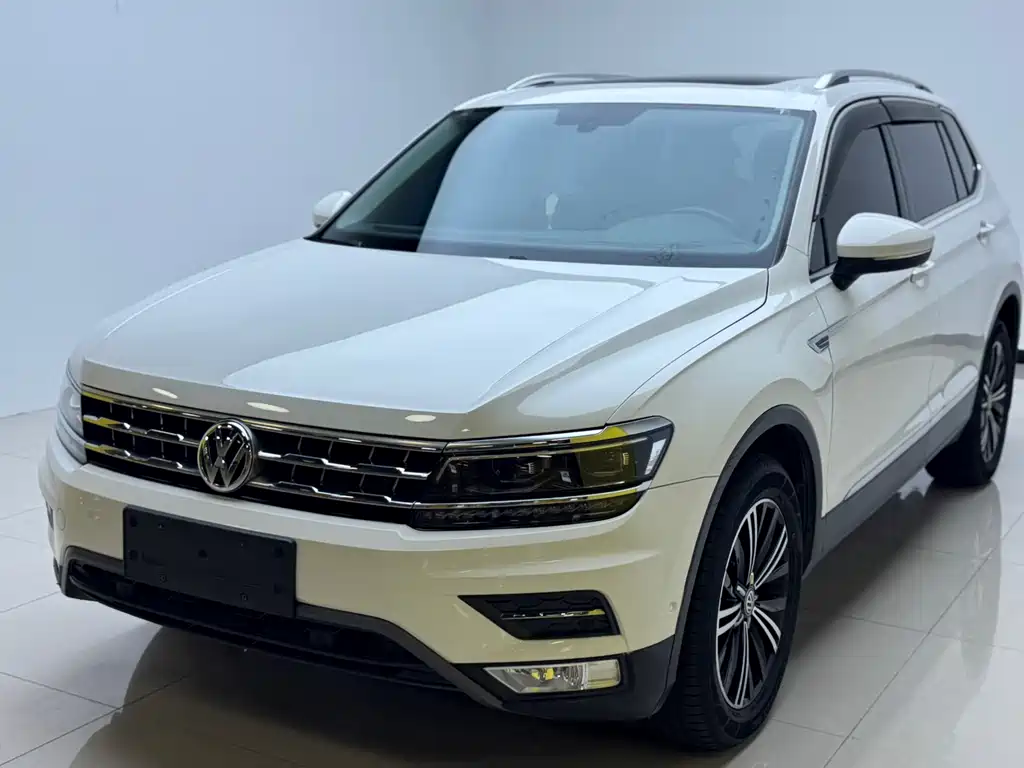 Volkswagen Tiguan L 2017 — фото 1