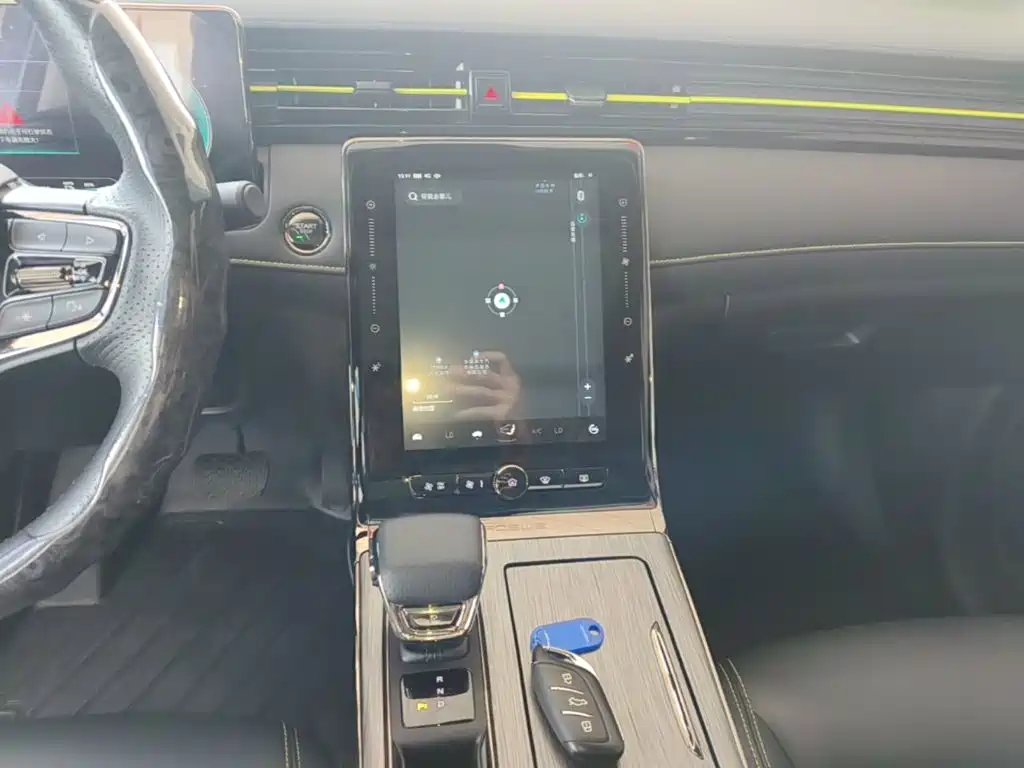 Roewe RX5 New Energy 2022 — фото 13