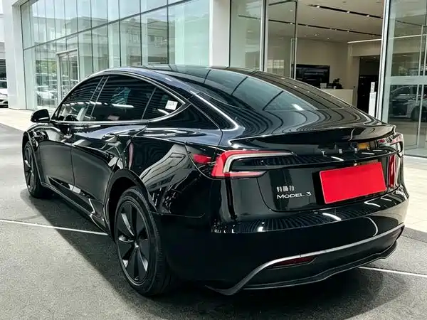 Tesla Model 3 2024
