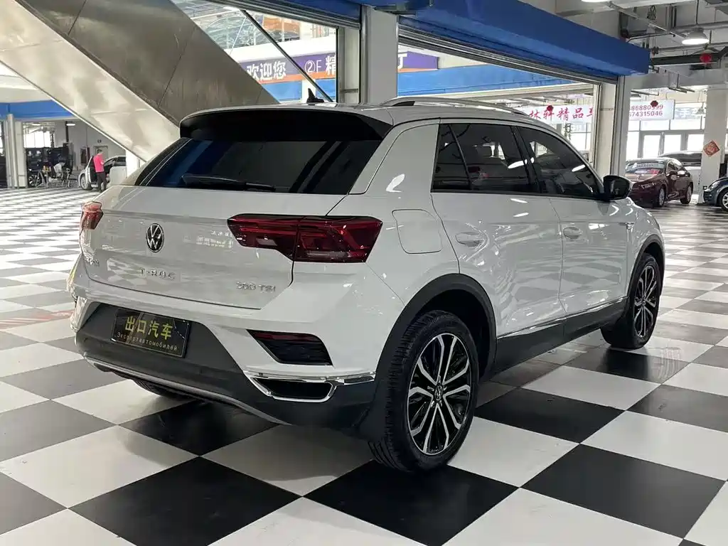 Volkswagen T-Roc 2023 — фото 9