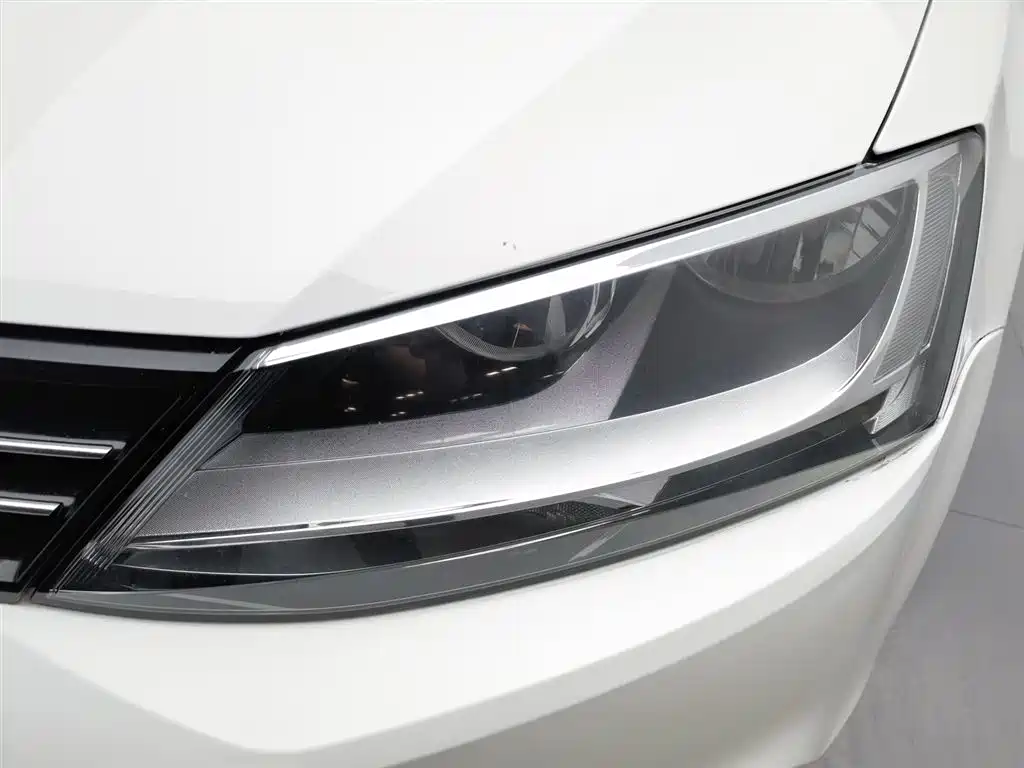 Volkswagen Sagitar 2013