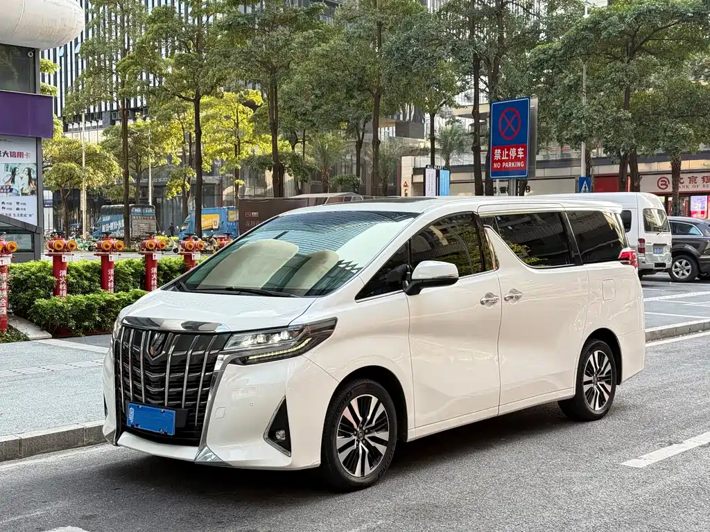 Toyota Alphard 2018 — фото 1