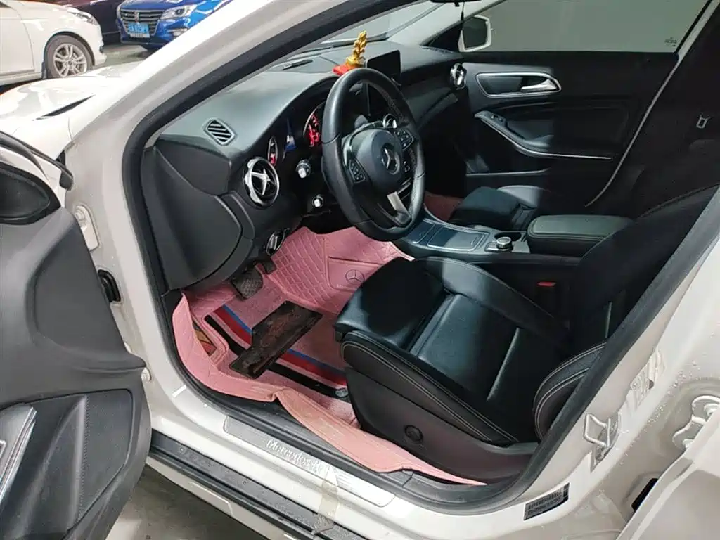 Mercedes-Benz GLA 2018 — фото 11