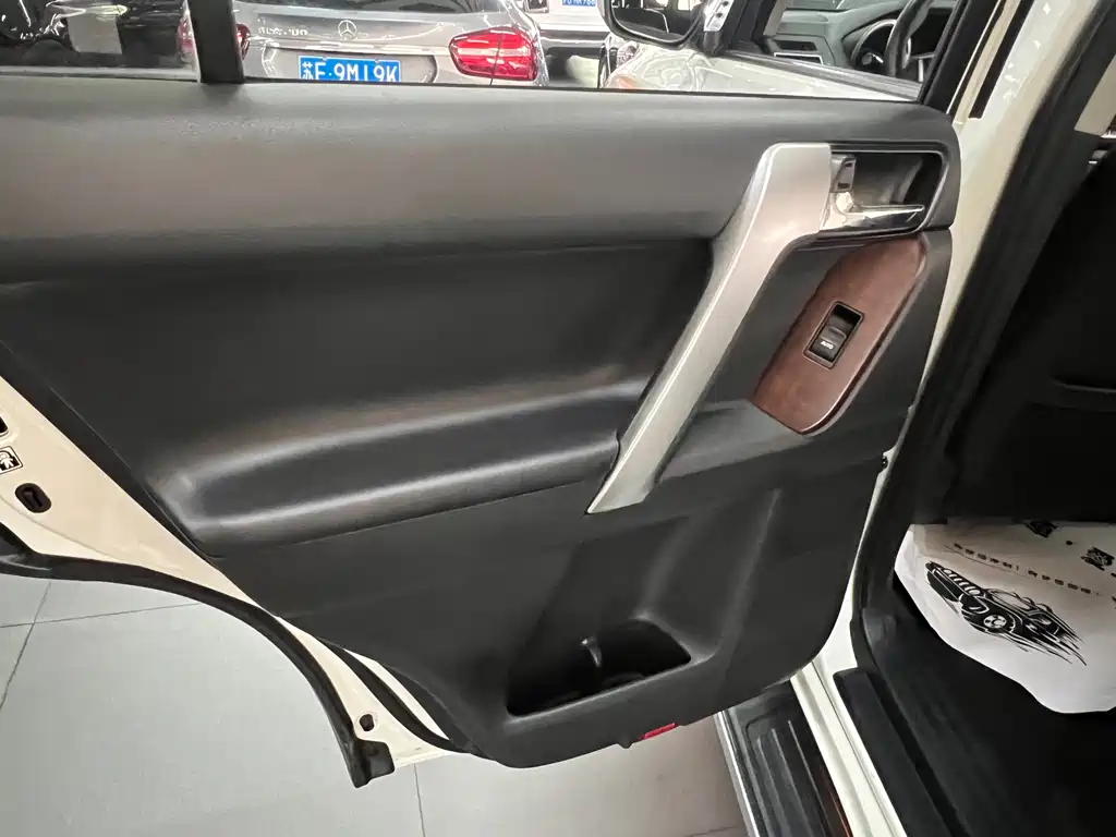 Toyota Prado 2017 — фото 11