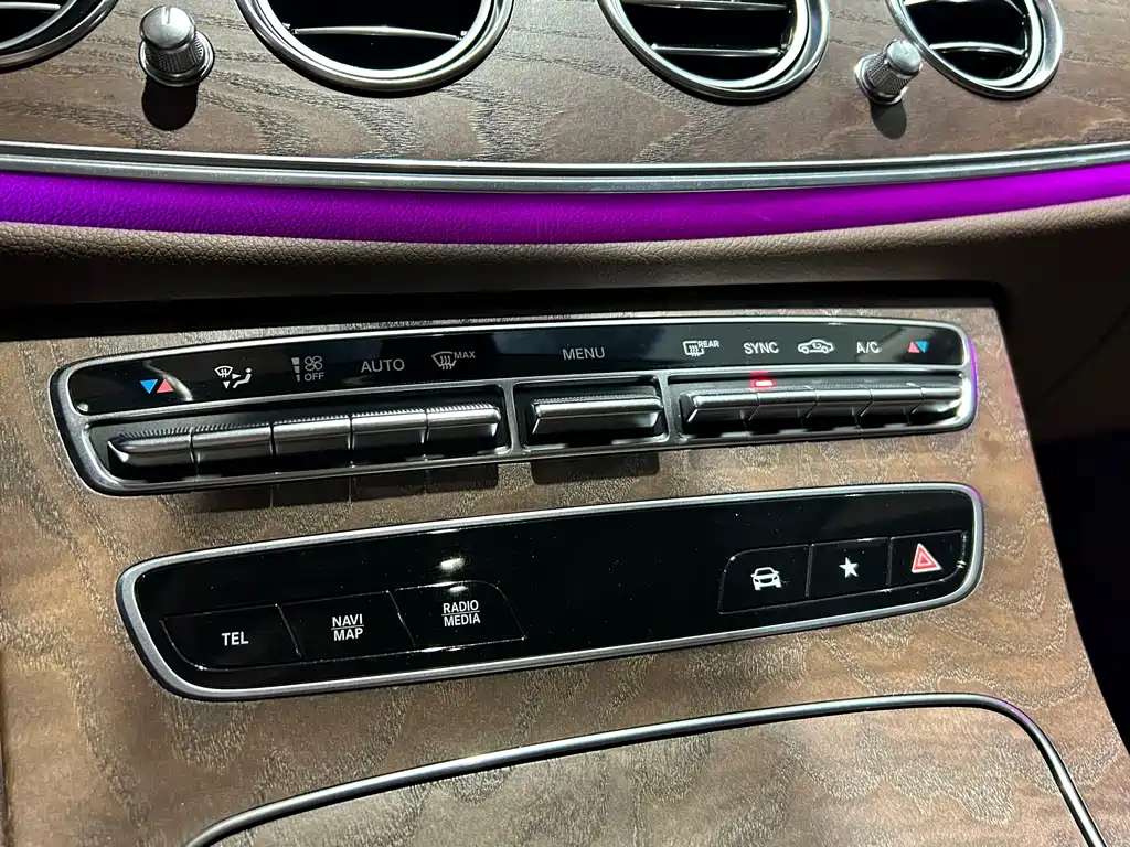 Mercedes-Benz E-Class 2023 — фото 16