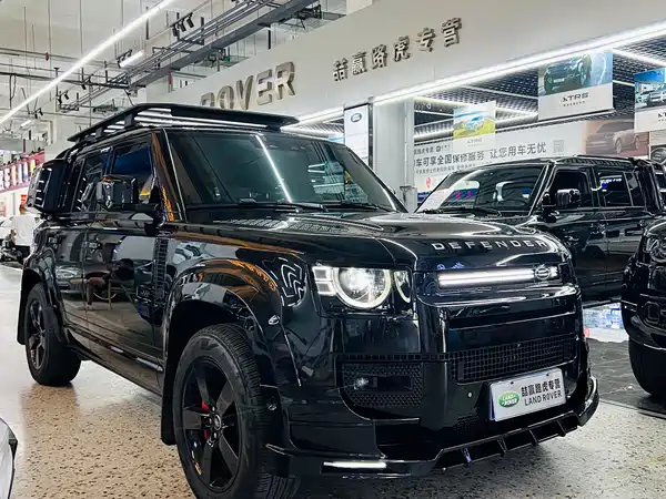 Land Rover Defender 2024