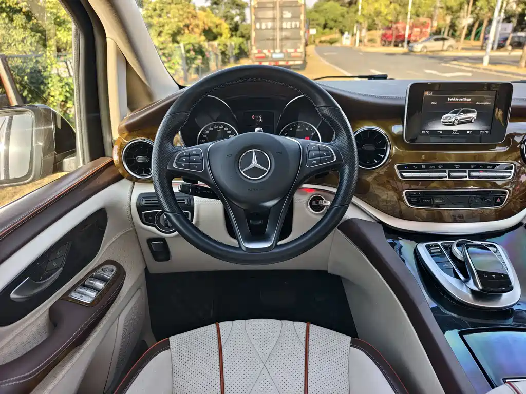 Mercedes-Benz V-Class 2020 — фото 9