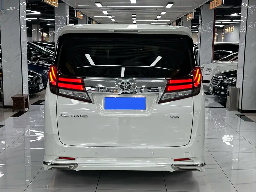 Toyota Alphard 2017 — фото 4