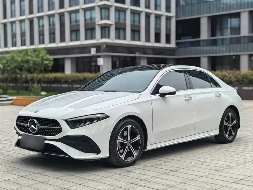 Mercedes-Benz A-Class 2024 — фото 2