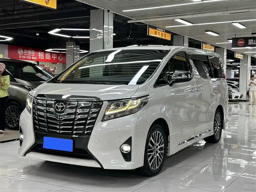 Toyota Alphard 2017 — фото 1