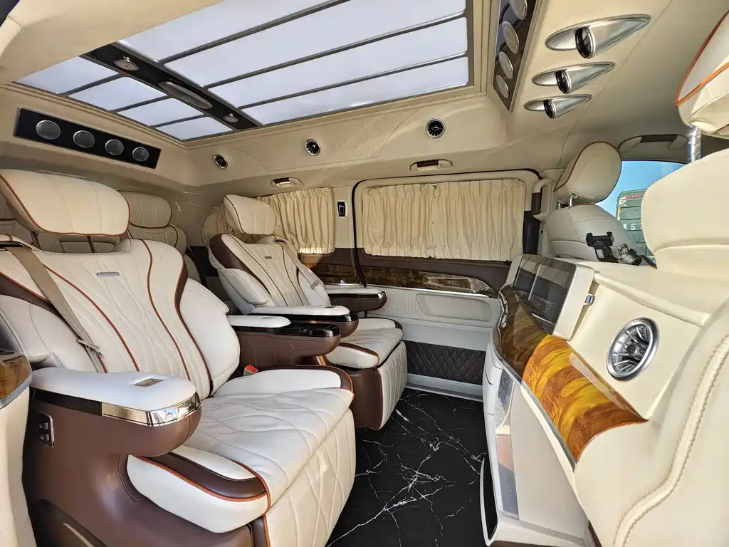 Mercedes-Benz V-Class 2020 — фото 12