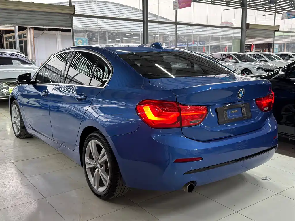 BMW 1 Series 2018 — фото 19