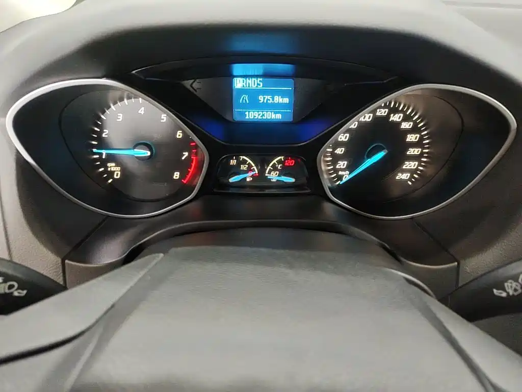 Ford Focus 2015 — фото 12