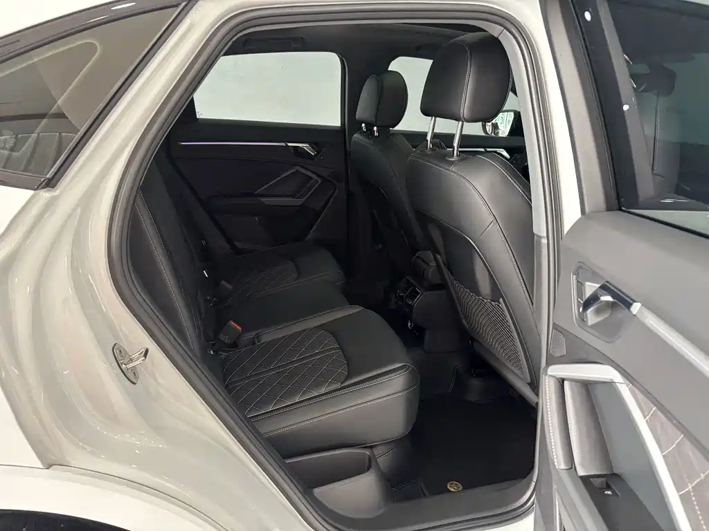 Audi Q3 Sportback 2025 — фото 25