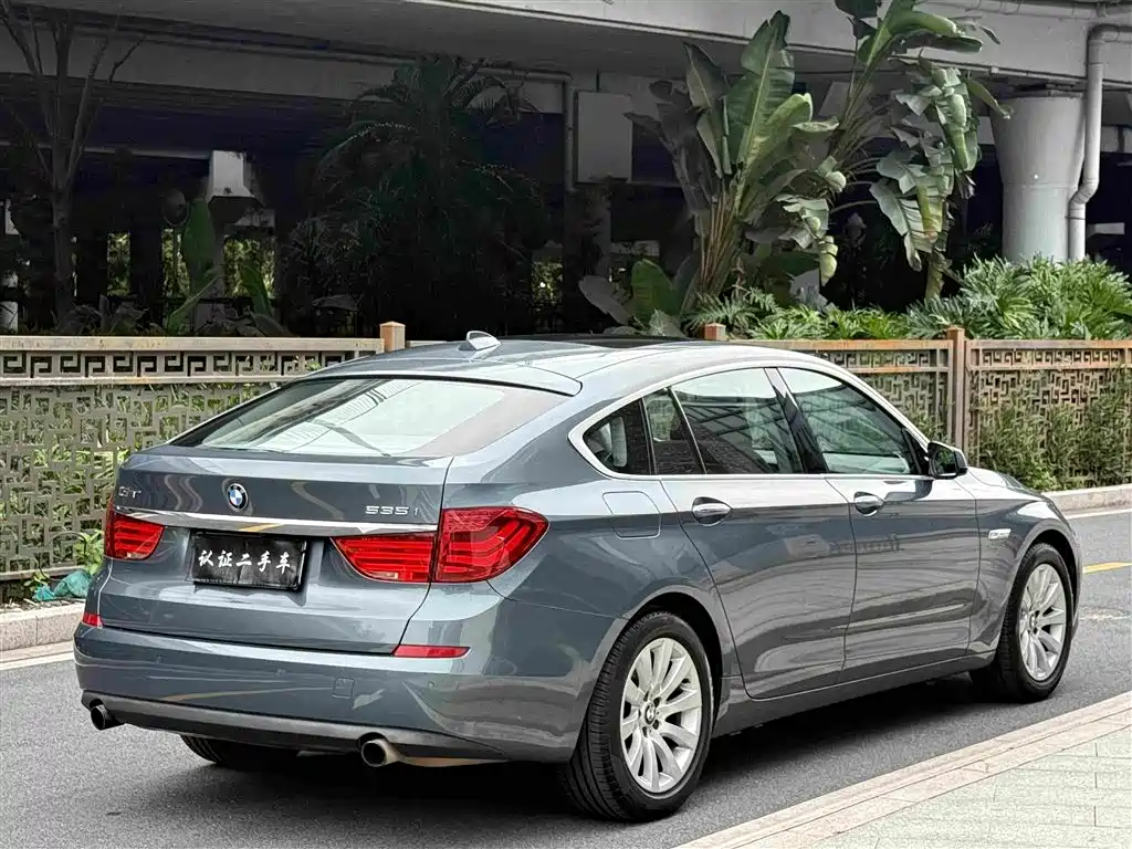 BMW 5 Series GT 2011