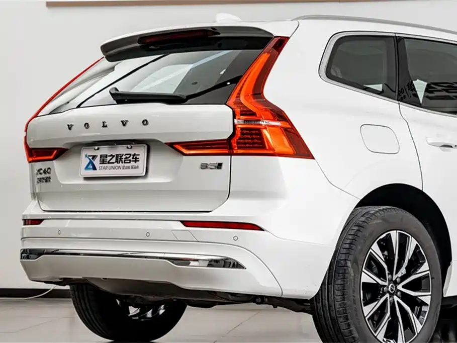 Volvo XC60 2025 — фото 8