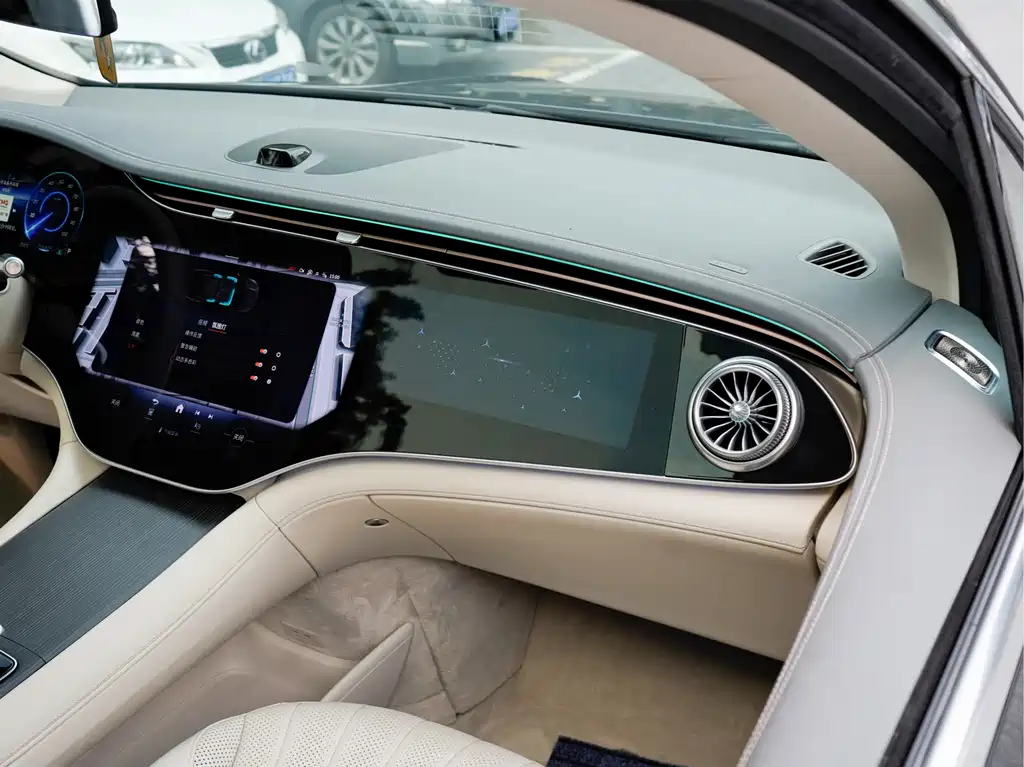 Mercedes-Benz EQS SUV 2024 — фото 17