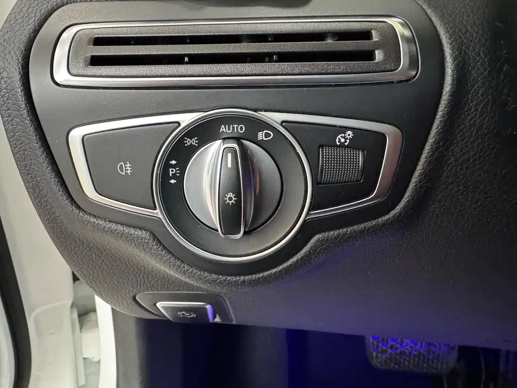 Mercedes-Benz C-Class 2019 — фото 16