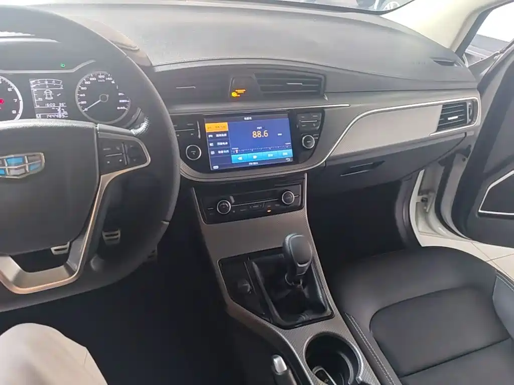 Geely Emgrand GS 2017 — фото 10