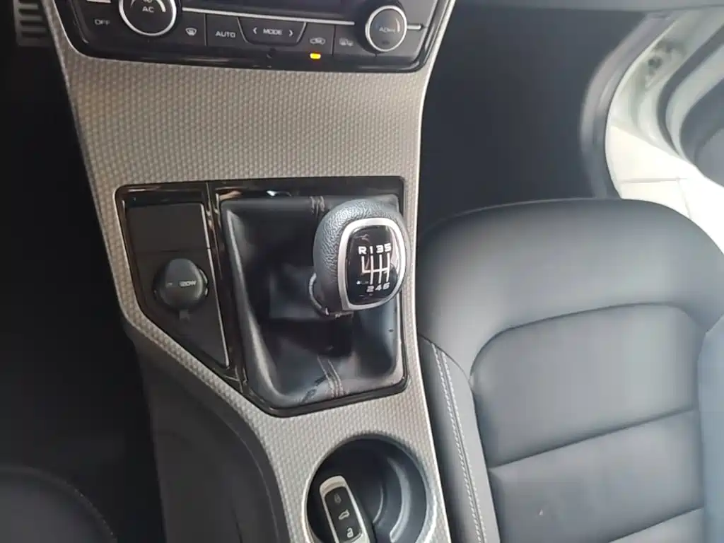 Geely Emgrand GS 2017 — фото 14