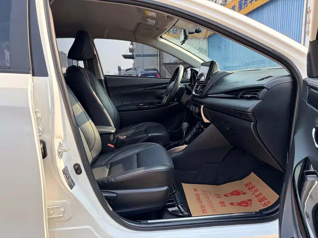 Toyota Yaris L 2022 — фото 11
