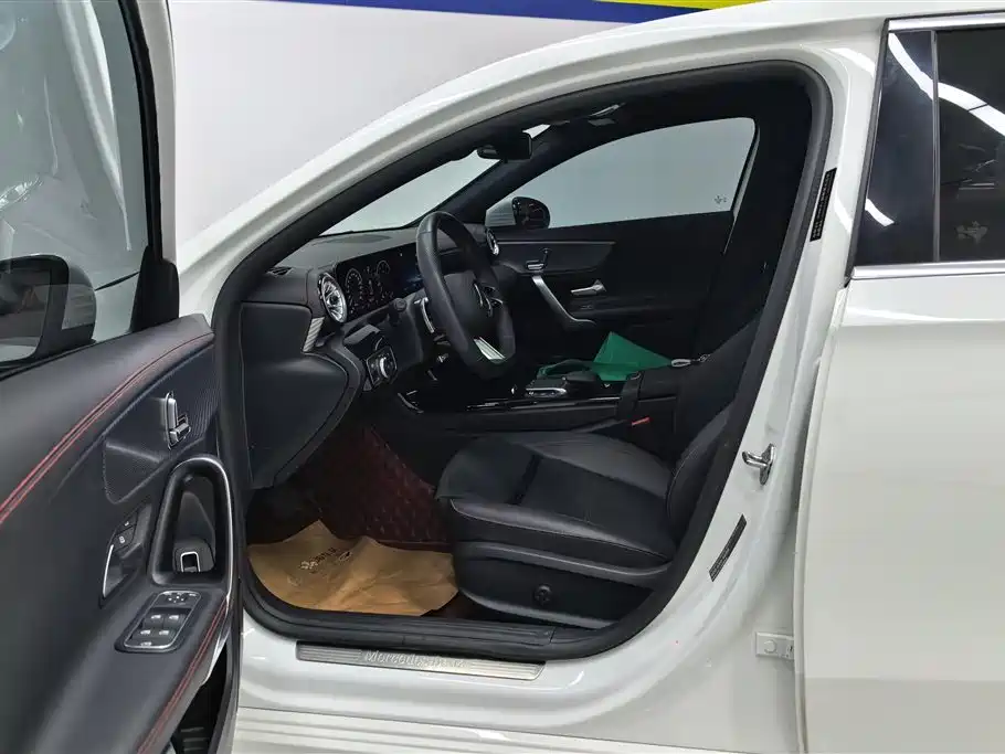 Mercedes-Benz A-Class 2023 — фото 9