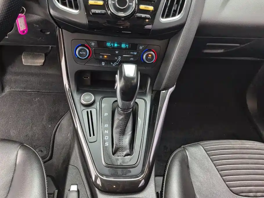 Ford Focus 2017 — фото 16
