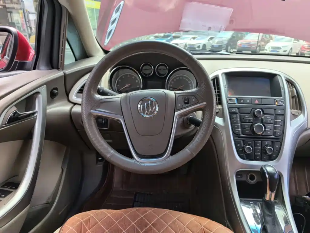 Buick Excelle 2014 — фото 11